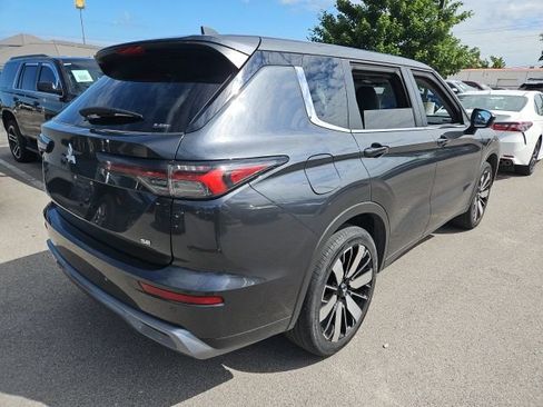 Used 2025 Mitsubishi Outlander SE AWD/4WD image 3