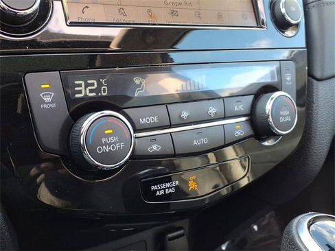 Used 2020 Nissan Rogue SL image 18