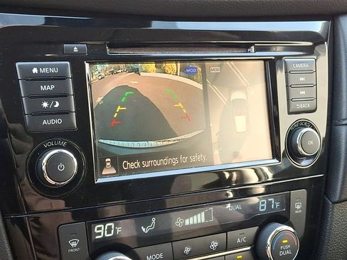 Certified 2019 Nissan Rogue SV w/ Premium Package image 18