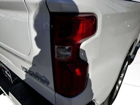 Used 2021 Chevrolet Silverado 1500 High Country w/ Technology Package RWD image 16