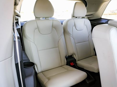 Used 2019 Volvo XC90 T5 Momentum w/ Multimedia Package image 27