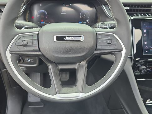 Used 2025 Jeep Grand Cherokee Laredo X AWD/4WD image 23