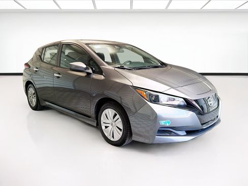 Used 2025 Nissan Leaf S FWD image 3