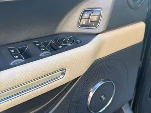 Used 2024 Ford Expedition Limited image 11