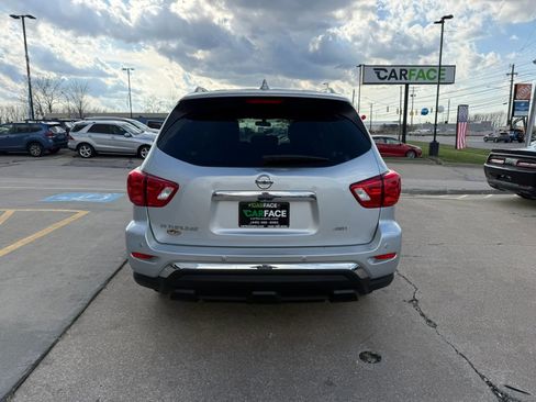 Used 2019 Nissan Pathfinder S image 10