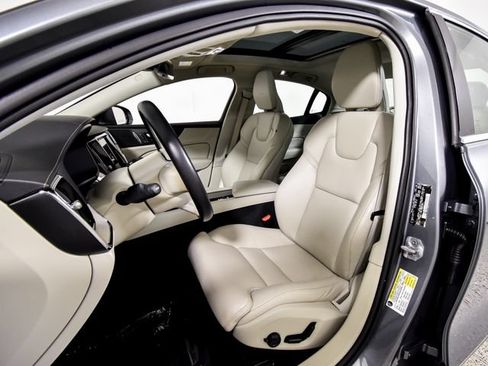 Used 2019 Volvo S60 T5 Inscription FWD image 4