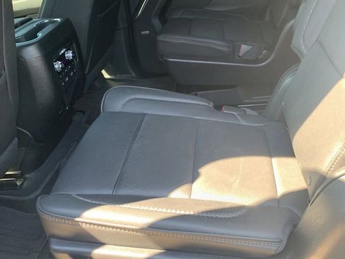 Used 2023 GMC Yukon Denali w/ Advanced Technology Package AWD/4WD image 9