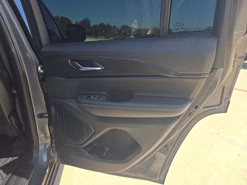 Used 2025 Jeep Grand Cherokee Laredo X RWD image 23