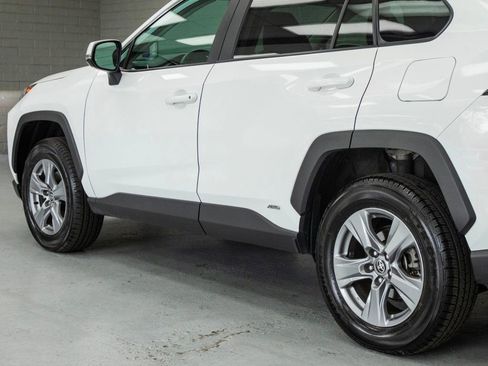 Used 2022 Toyota RAV4 XLE w/ XLE Grade Weather Package AWD/4WD image 32