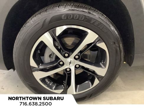 Used 2024 Chevrolet Trax RS FWD image 18