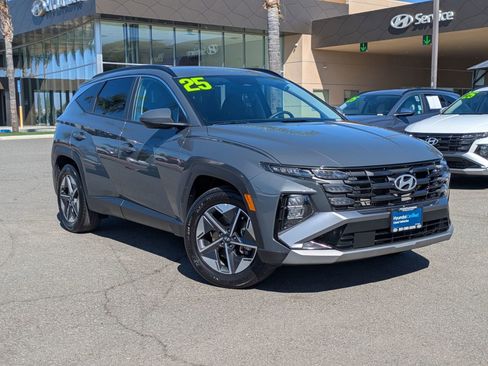 Certified 2025 Hyundai Tucson SEL FWD image 1