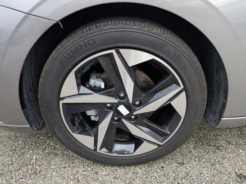 Used 2023 Hyundai Elantra Limited FWD image 11