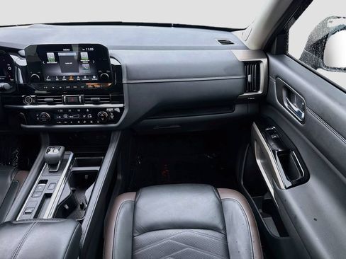 Used 2022 Nissan Pathfinder Platinum w/ Cargo Package FWD image 18