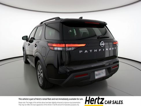 Used 2025 Nissan Pathfinder SV image 6