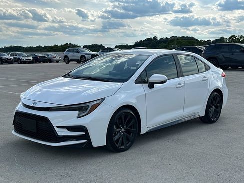 Used 2024 Toyota Corolla SE FWD image 2