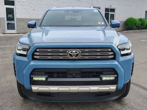 Used 2025 Toyota 4Runner Limited w/ Tow Technology Package AWD/4WD image 4