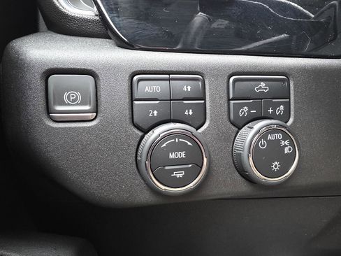 Used 2023 Chevrolet Silverado 1500 LT w/ Z71 Off-Road Package image 19