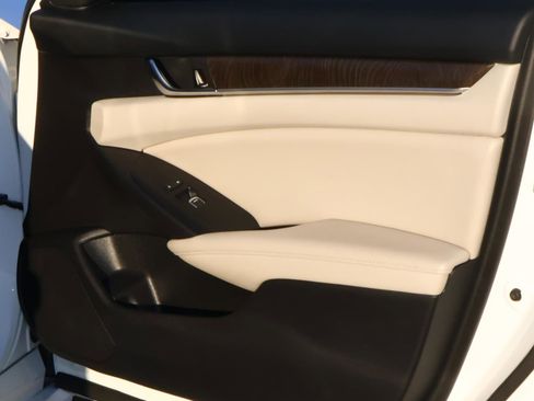 Used 2022 Honda Accord Touring image 16