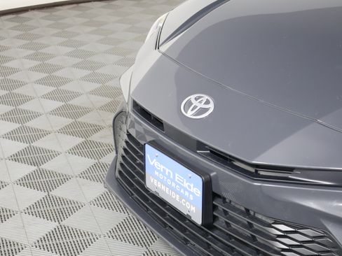 Used 2025 Toyota Camry LE image 11