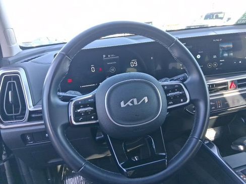 Used 2024 Kia Sorento S image 19