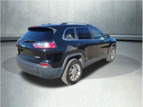 Used 2019 Jeep Cherokee Latitude Plus w/ Cold Weather Group AWD/4WD image 6