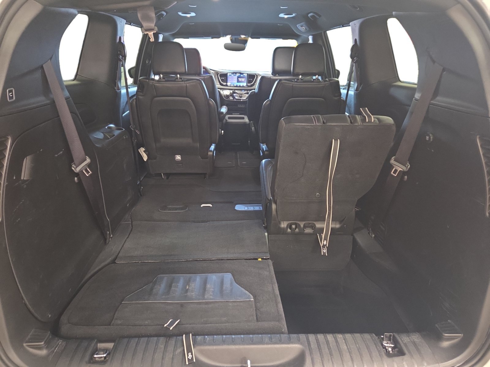 Used 2025 Chrysler Pacifica Select FWD image 28