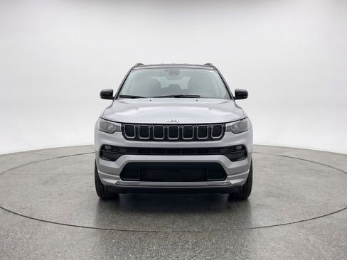 Used 2025 Jeep Compass Limited AWD/4WD image 2