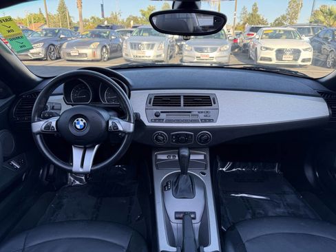 Used 2004 BMW Z4 2.5i image 17