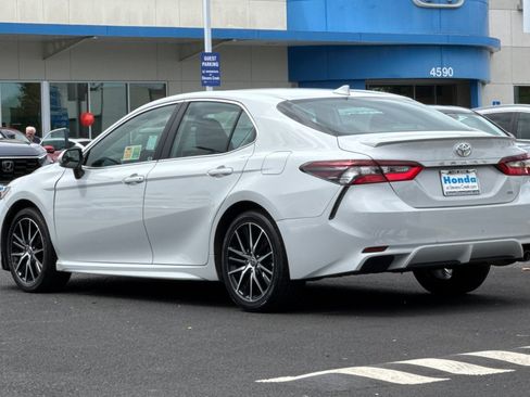 Used 2023 Toyota Camry SE FWD image 3