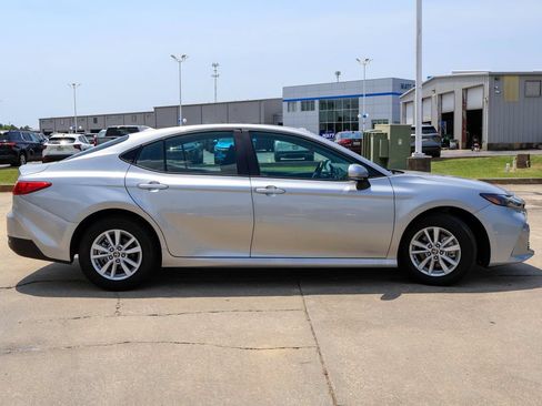 Used 2026 Toyota Camry LE FWD image 24