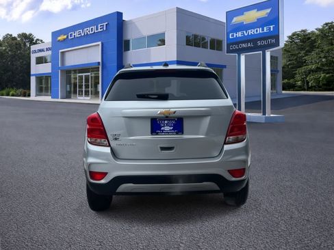 Certified 2022 Chevrolet Trax LT w/ LT Convenience Package image 5