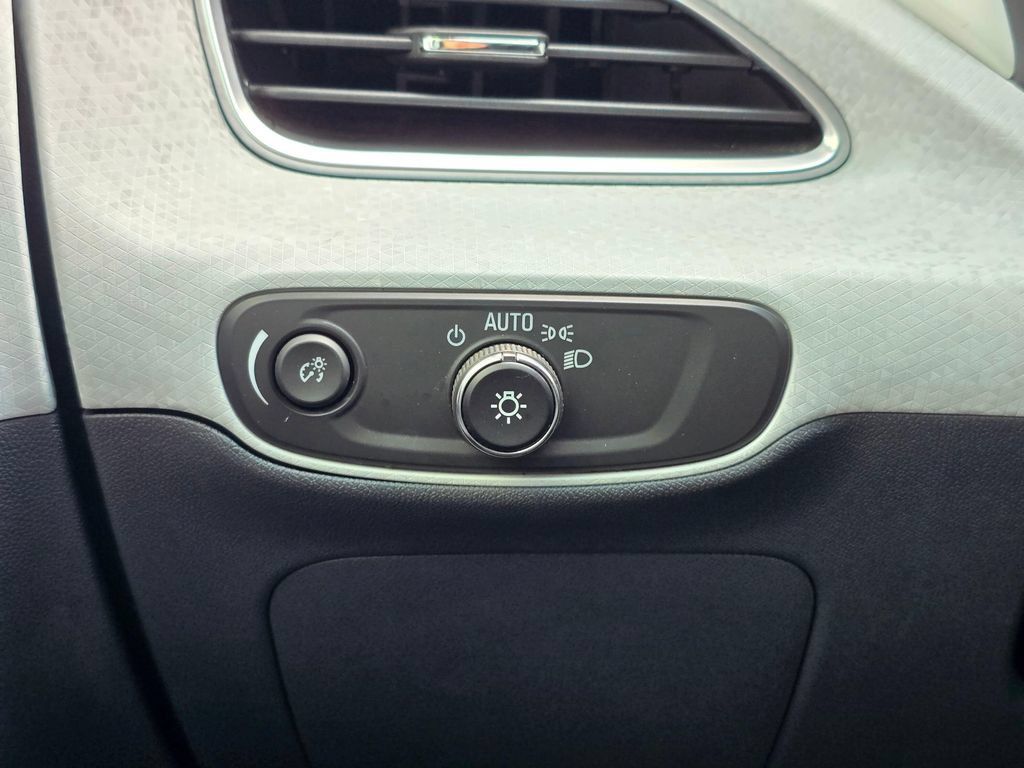 Used 2020 Chevrolet Bolt Premier w/ Infotainment Package FWD image 32