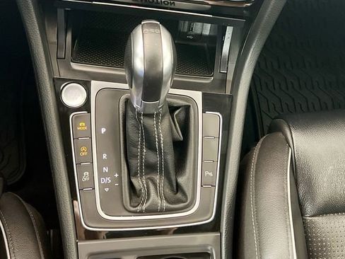Used 2018 Volkswagen Golf R 4-Door AWD/4WD image 18