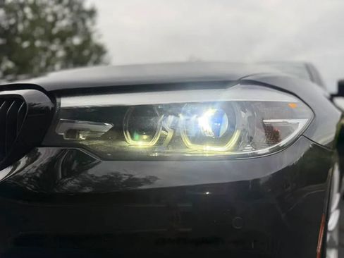 Used 2019 BMW 530i xDrive AWD/4WD image 9