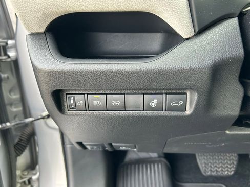 Used 2023 Toyota RAV4 XLE Premium image 17