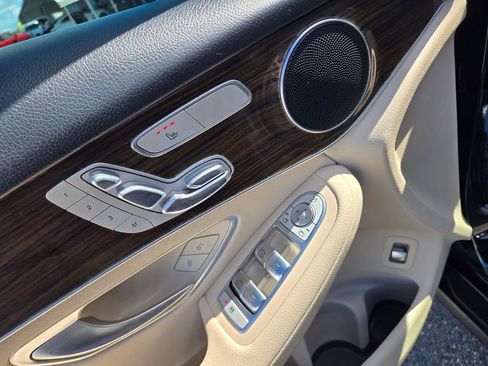 Used 2019 Mercedes-Benz GLC 300 image 23