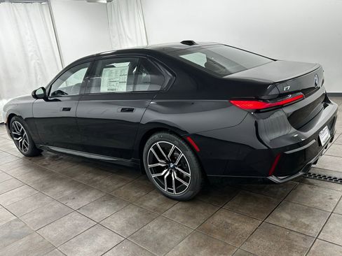 New 2026 BMW i7 xDrive60 AWD/4WD image 3