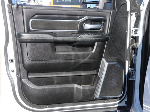 Used 2024 RAM 2500 Laramie w/ Sport Appearance Package image 10