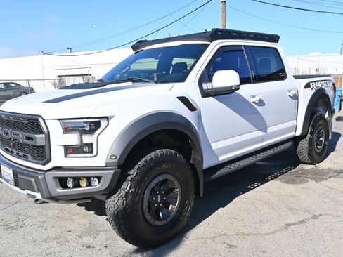 Used 2017 Ford F150 Raptor w/ Equipment Group 802A Luxury AWD/4WD image 6