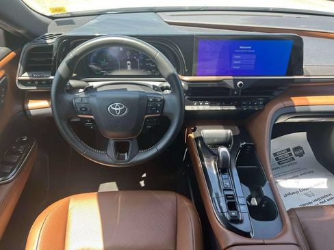 Certified 2025 Toyota Crown Signia AWD/4WD image 17