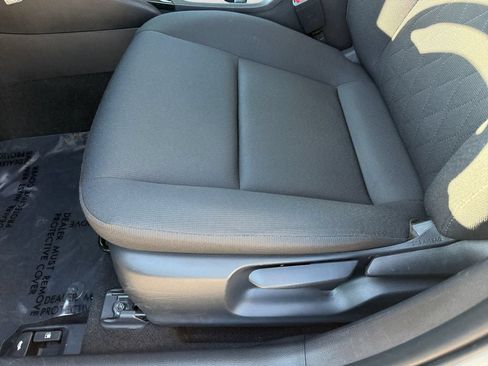 Used 2025 Toyota Corolla LE FWD image 24