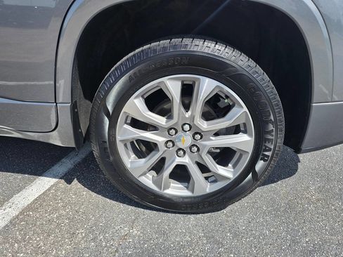 Used 2021 Chevrolet Traverse Premier image 11