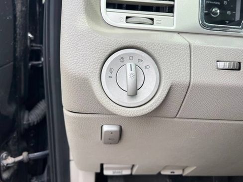 Used 2009 Lincoln Navigator 4WD image 10