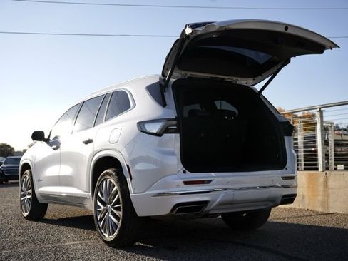 Used 2025 Buick Enclave Avenir w/ Super Cruise Package image 5