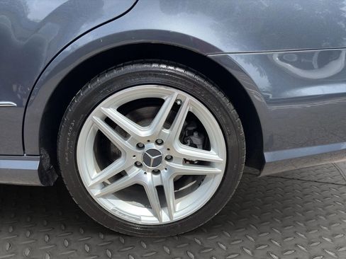 Used 2011 Mercedes-Benz E 550 Sedan image 32
