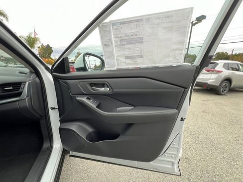 New 2025 Nissan Rogue SV w/ SV Premium Package image 29