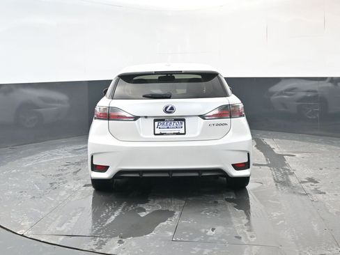 Used 2017 Lexus CT 200h image 4