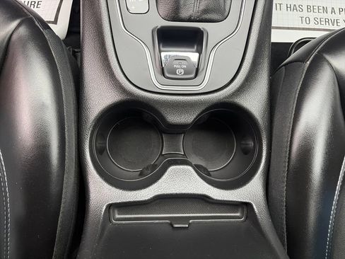 Used 2019 Jeep Cherokee Latitude Plus AWD/4WD image 32