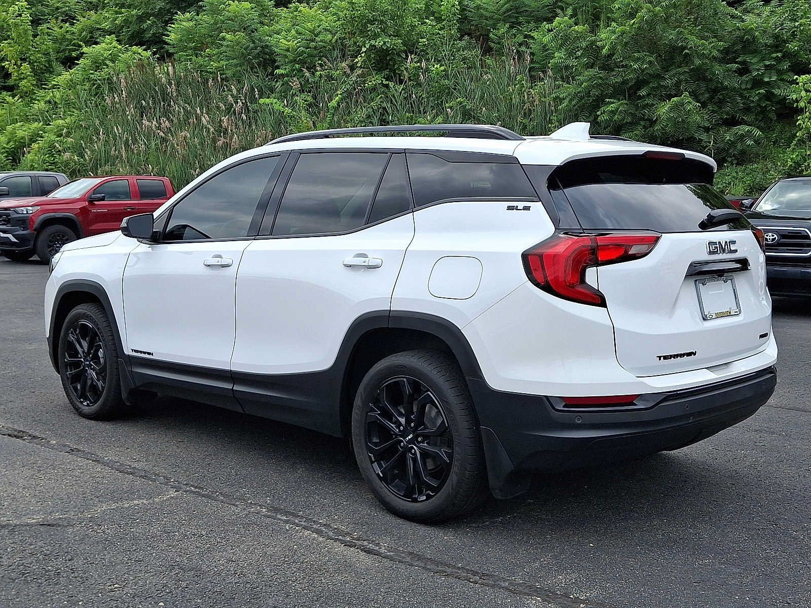 Used 2021 GMC Terrain SLE w/ Driver Convenience Package AWD/4WD image 4