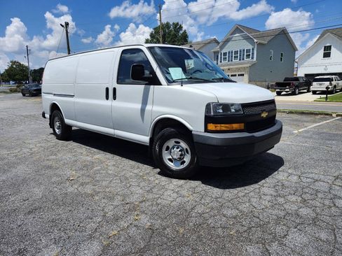 Used 2020 Chevrolet Express 3500 Extended w/ Driver Convenience Package RWD image 1